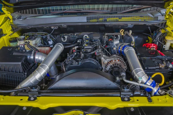 Araba motoru ile ilgili ayrıntılar