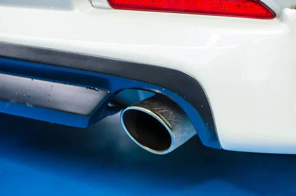クローズアップ車排気管 — ストック写真