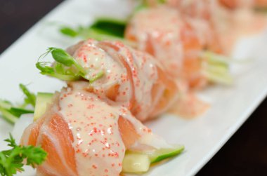 Sashimi rulo taze Japon mutfağı