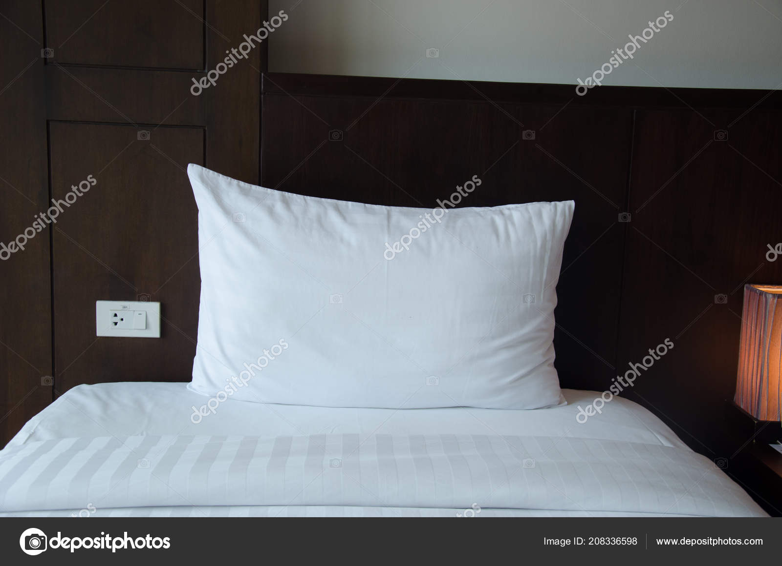 Betten Und Kissen Modernen Schlafzimmer Stockfoto