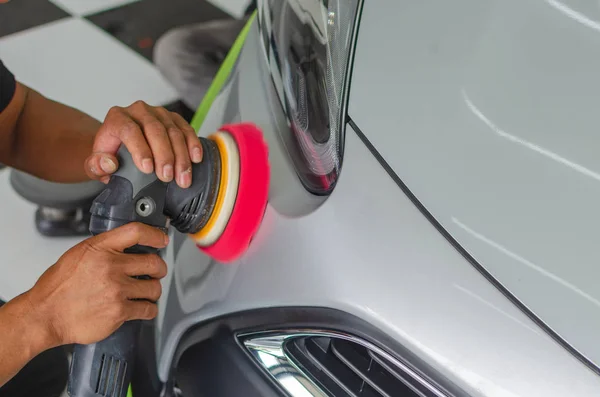 Los Hombres Están Trabajando Pulido Pintura Coche —  Fotos de Stock