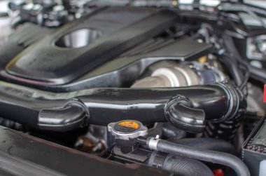 bir araba motorunun ayrıntıları