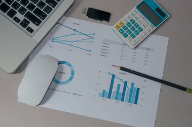 grafikler ve grafik bilgisayar ve tablo üzerinde fare ile.