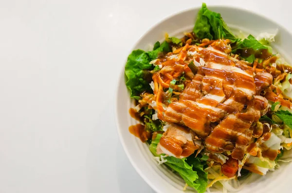 Makanan Sehat Salad Ayam Sayuran Atas Meja Dan Putih Menyalin — Stok Foto