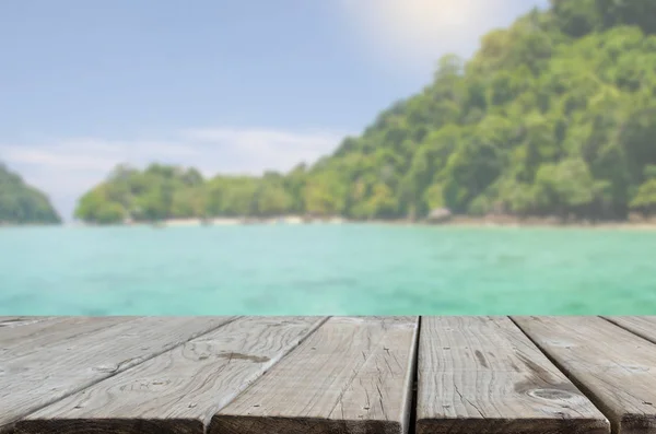 Mesa de madera mar y playa — Foto de Stock