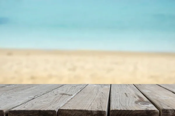 Dessus de table en bois mer et plage — Photo