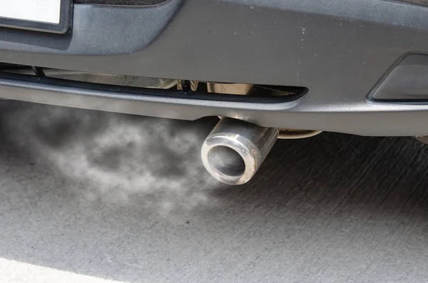 Car exhaust smoke — Stock Photo, Image