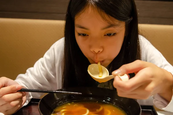 Asian girl eating ramen — Stock Photo, Image