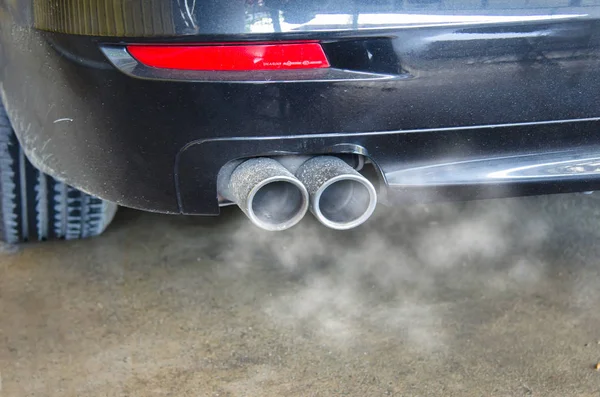 Bil avgaser rök — Stockfoto
