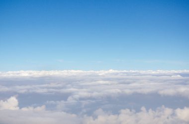 bulutlar ve gökyüzü