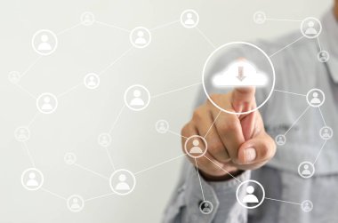 Dokunmatik ekranda dijital simgeye dokunmak. Ağ konsept veritabanı. İnternet ve teknoloji işleri. İdari yapı ve insan kaynakları yönetimi.