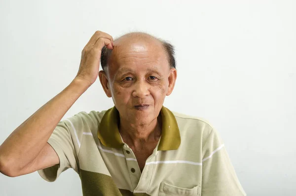 Azji Mężczyźni Drapanie Ich Głowy Łysy Starszy Mężczyźni Portret — Zdjęcie stockowe
