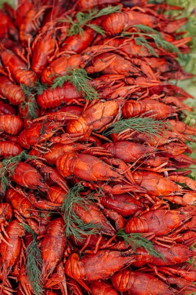 Köstliche rote Krebse auf einem Streetfood-Festival — Stockfoto