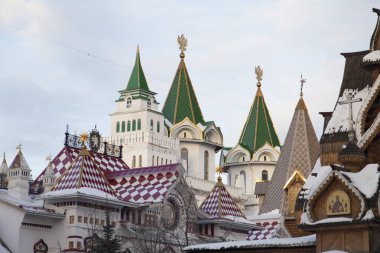 Eski Rus binalar bir kule olarak adlandırılır ve ziyaretçiler için bekleyin