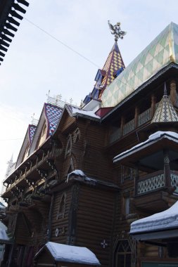 Eski Rus binalar bir kule olarak adlandırılır ve ziyaretçiler için bekleyin