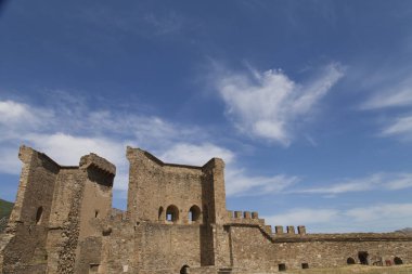 Eski savaşlar ve zaferler Antik Ortaçağ Kalesi hatırlatıyor