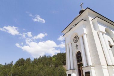 Dağlar Ortodoks Kilisesinde maliyeti ve ebedi hatırlatıyor