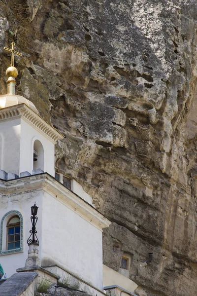 Православная Церковь Горах Построена Труднодоступном Месте — стоковое фото