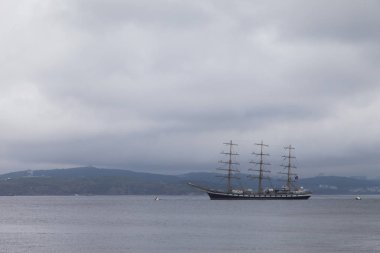 Çok büyük yelkenli gemi baskında maliyeti ve bekler