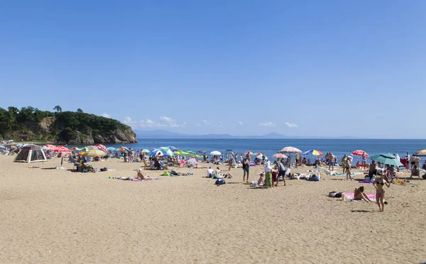 明媚夏日阳光下的大海与海滩 — 图库照片