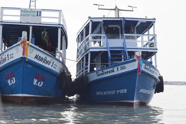 Los Barcos Amarre Esperan Pasajeros Cargas —  Fotos de Stock