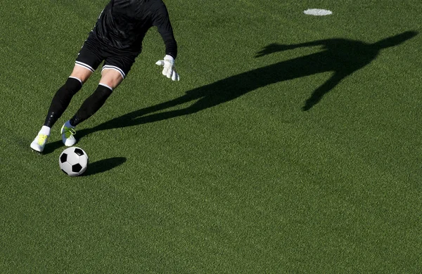 Joueur Football Gardien Coup Pied Ballon Pendant Match Football — Photo