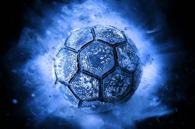 Mavi arka plan üzerinde eski futbol topu