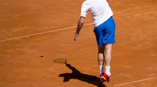 Manlig Tennisspelare Aktion Planen Solig Dag — Stockfoto