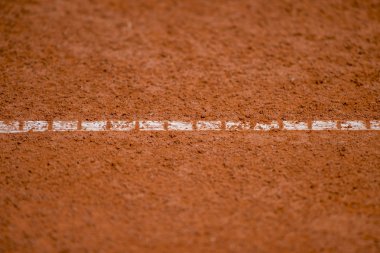 Boş, kırmızı kil, Tenis Kortu satır