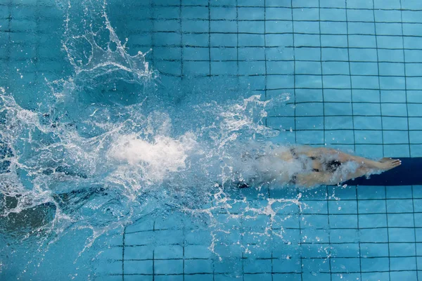 Feminino Nadador Que Saltar Mergulhar Piscina Esporte Indoor Mulher Desportiva — Fotografia de Stock