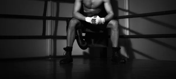 Young Boxer Sitting Boxing Ring — Stock Photo, Image