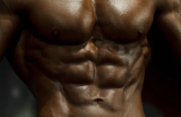 Männliches Fitnessmodel Mit Nacktem Oberkörper Das Sixpack Bauch Und Muskulösen — Stockfoto