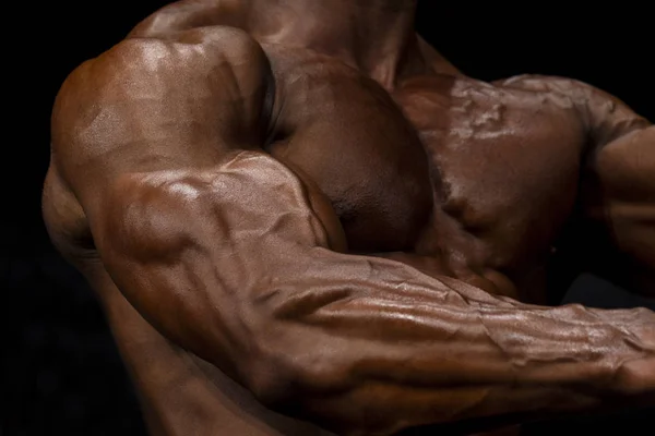 Primer Plano Mano Fitness Culturistas Fuertes Guapos Demuestran Sus Músculos —  Fotos de Stock