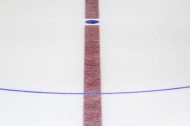 Hokey rink üzerinde kırmızı çizgi ile mavi nokta off yüz