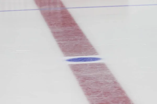 Ansikte Fläck Med Röd Linje Hockeyrink — Stockfoto