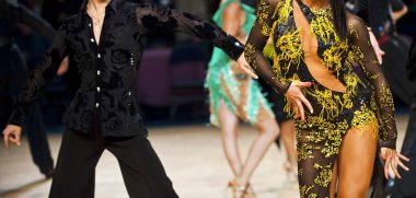 kadın ve erkek dansçı latino uluslararası dans 
