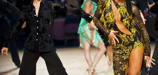 Женщина Мужчина Танцовщица Латиноамериканских Международных Танцев — стоковое фото