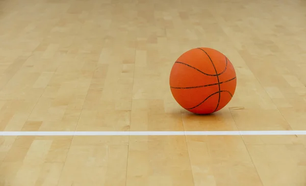 Баскетбольный Мяч Полу Спортзале Командный Спорт — стоковое фото