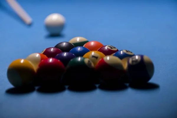 Kleurrijke Biljartballen Biljartbal Aan Blauwe Tafel Kleurrijke Amerikaanse Pool Snooker — Stockfoto