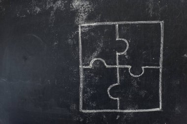 El bulmaca şekil olarak kara tahta arka plan çizimi tebeşir 