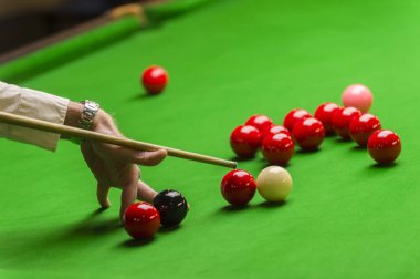 Snooker - isteka topu amaçlayan adam oyun