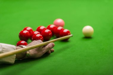 Snooker - isteka topu amaçlayan adam oyun