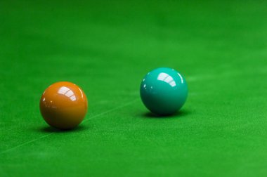 Snooker ball snooker kulübünde yeşil snooker masada