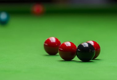 Snooker ball snooker kulübünde yeşil snooker masada