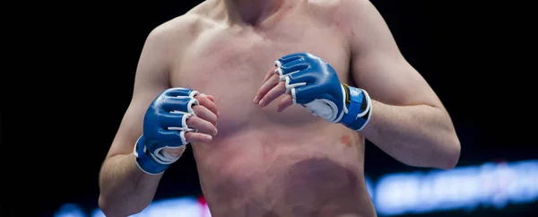 Gemengde Martial Strijders Grond Van Arena Tijdens Wedstrijd Mma Vechter — Stockfoto