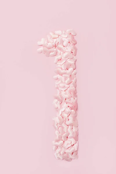 Nummer Één Verzameld Uit Decoratieve Roze Harten Geïsoleerd Roze Achtergrond — Stockfoto