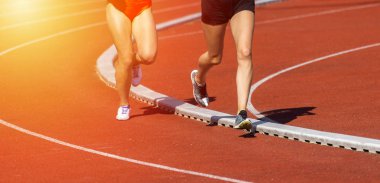 Pist alanında Runner ayaklar yakın