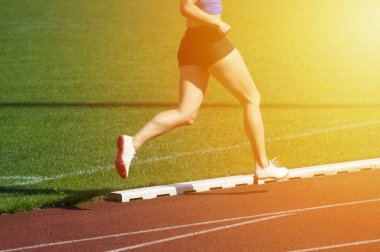 Atletizm kadın pist alanında çalışan