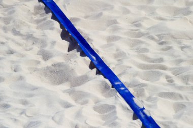 plaj voleybolu, futbol, hentbol saha kadar yakın ve ayrıntılı olarak mavi plastik hat kalemi ile