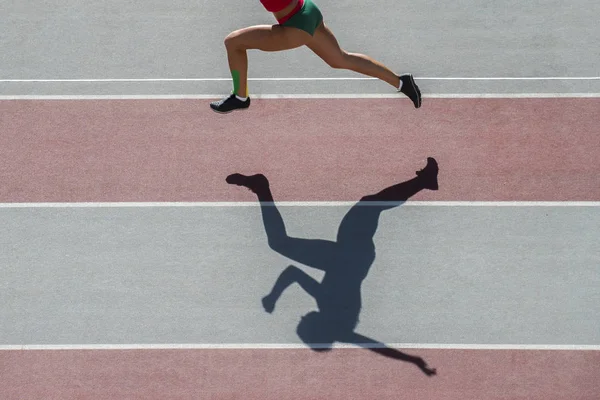 Uma Mulher Caucasiana Corredor Corredor Correndo Silhueta Fundo Estádio — Fotografia de Stock